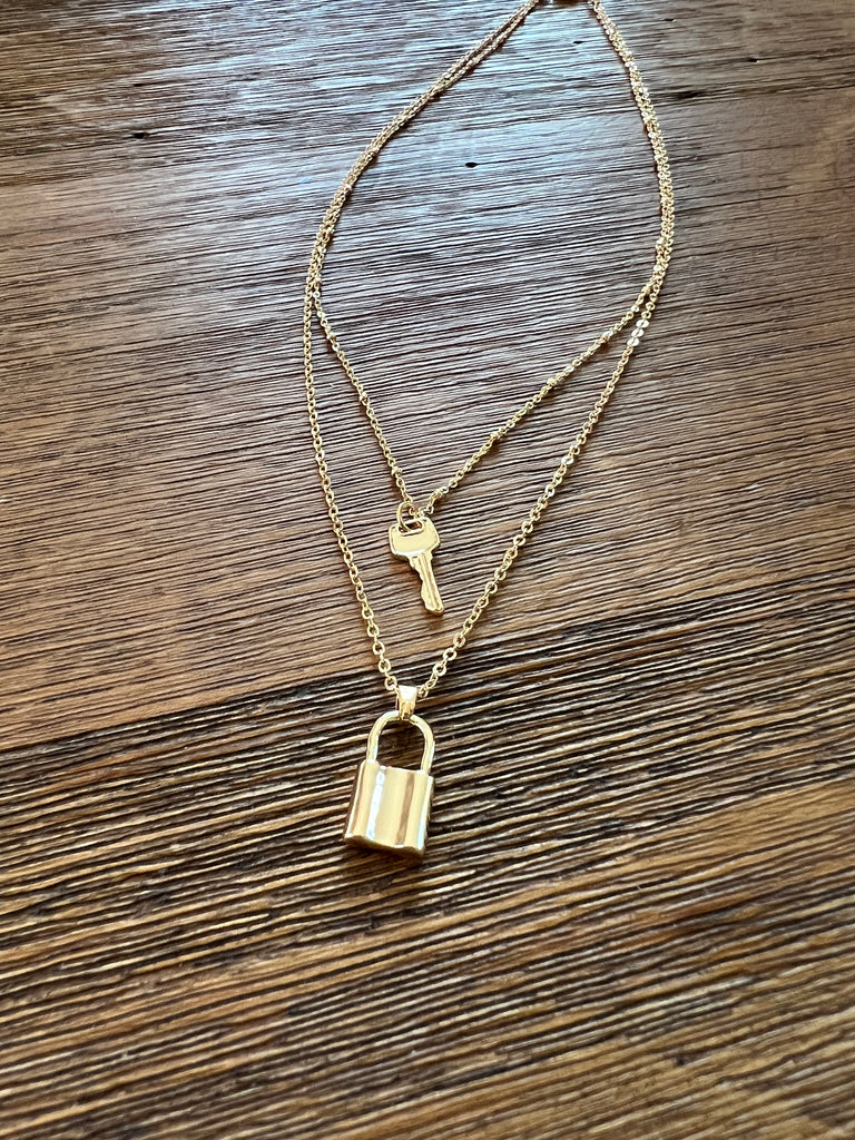 necklace gold lock and key